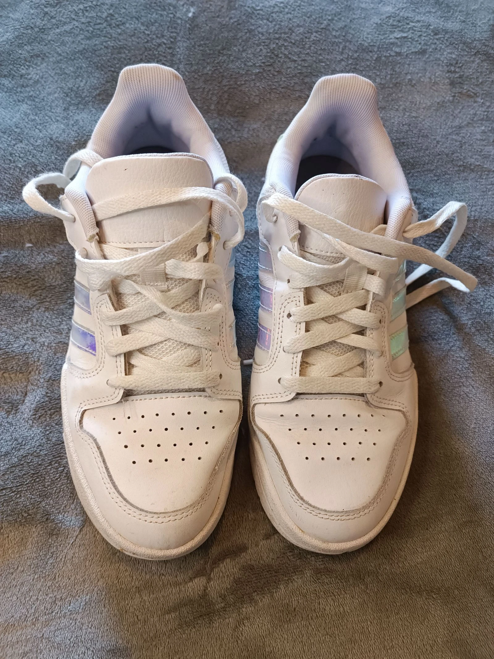Pair of women's adidas sneakers in good condition size 39.5 white color – photo 3